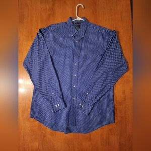 Chaps Mens Large blue and white button down long sleeve shirt